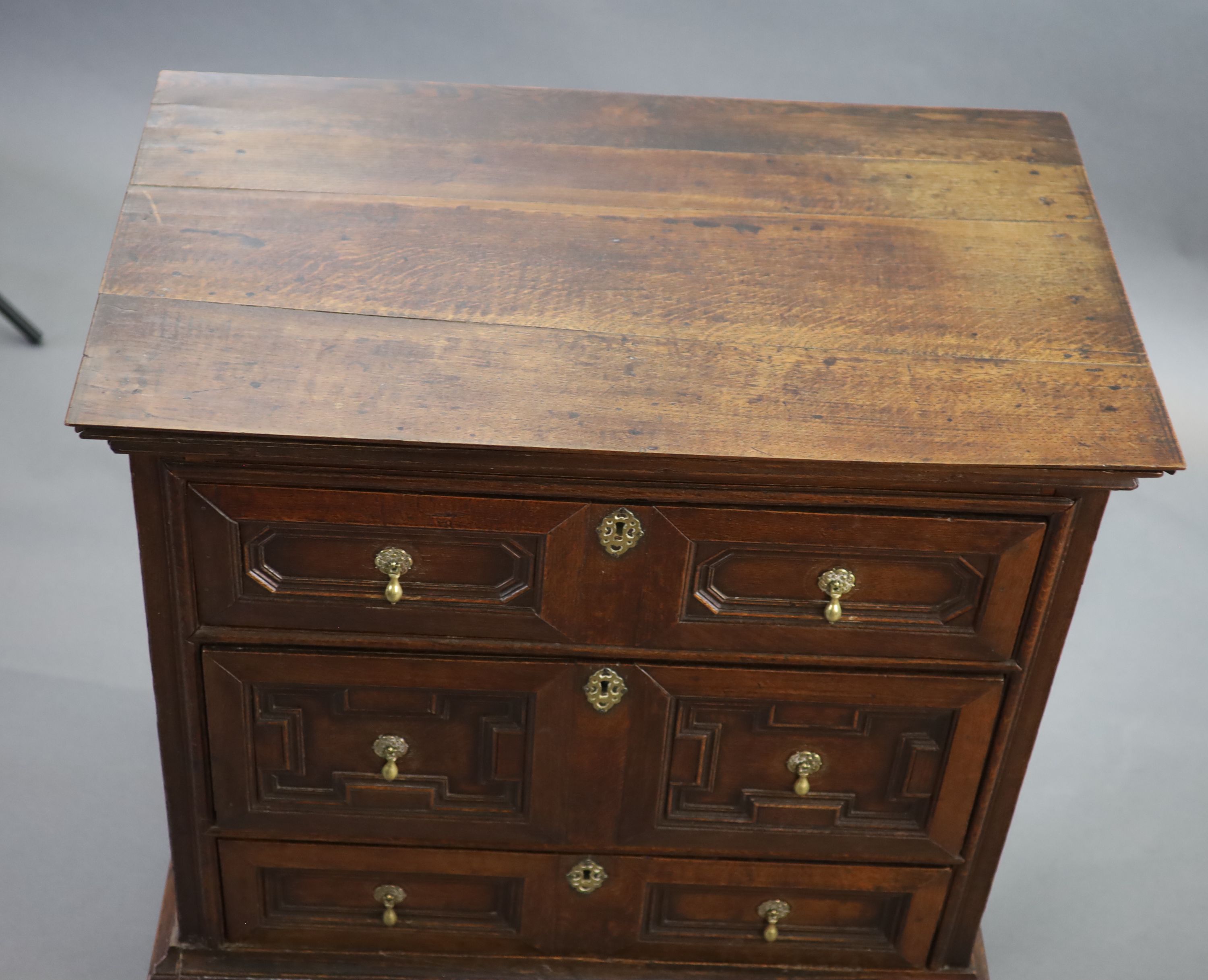 A William & Mary oak chest, W.96cm D.58cm H.95cm